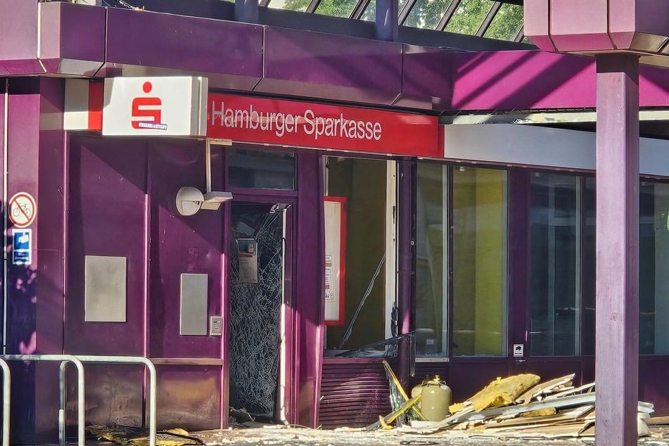 Geldautomaten in Hamburg gesprengt: Auch Feuerwehr muss anrücken