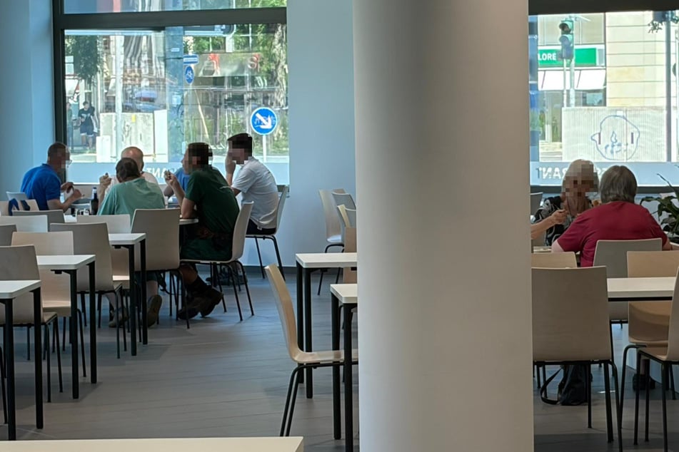 Im Restaurant können Mitarbeiter und Besucher speisen.