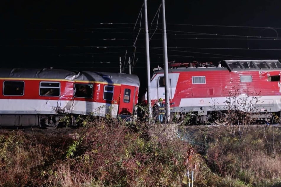 In den Vorfall waren die Züge Ex 620, der in Richtung Bratislava unterwegs war, und der Zug REX 1814, der in Richtung Nitra fuhr, verwickelt.