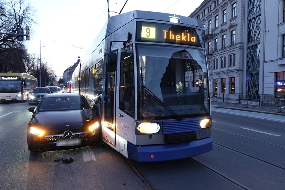 Auf dem Leipziger Ring kam es am Montag zum Unfall zwischen einem Auto und einer Straßenbahn.
