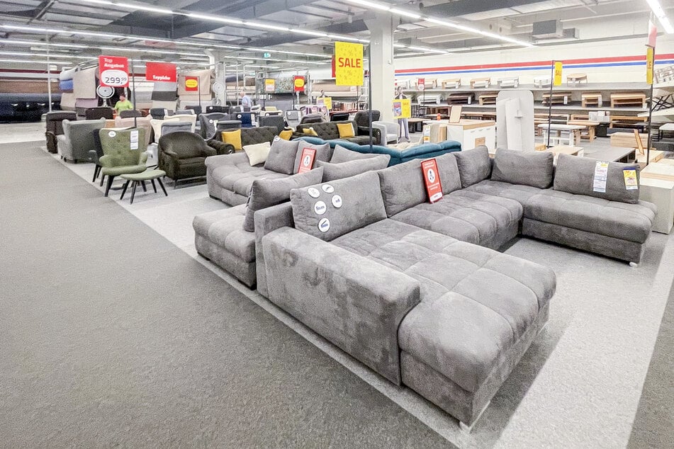 Am Sonntag (12.10.) können Möbel-Shopper bei ROLLER richtig viel sparen.