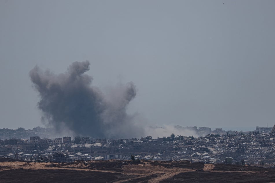 Auf dem Tisch liegt der Vorschlag für eine neue 60-tägige Feuerpause. Die Hamas stimmt sich noch mit ihren Verbündeten ab.