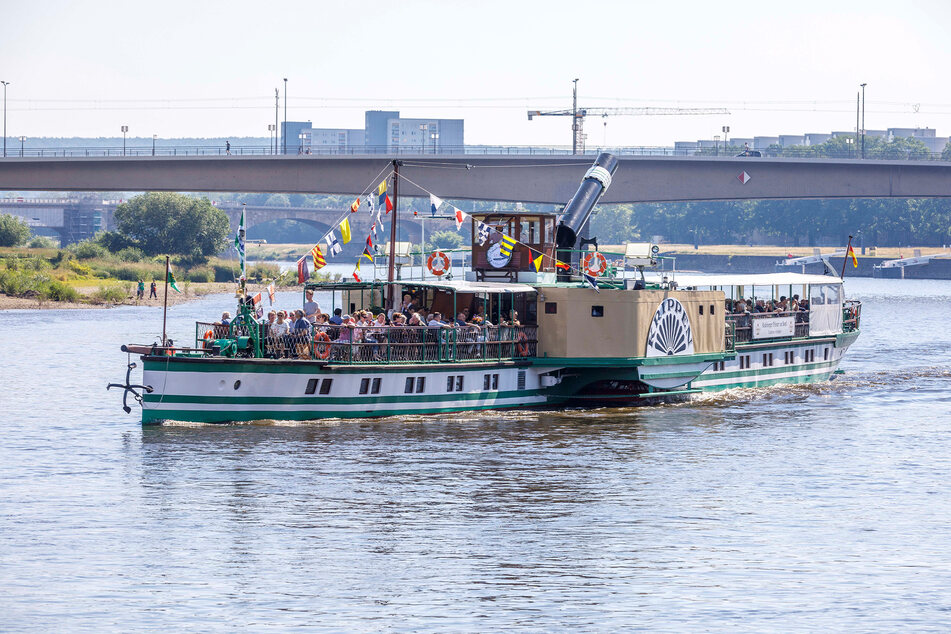 Seit 130 schippert der Dampfer "Krippen" schon über die Elbe.
