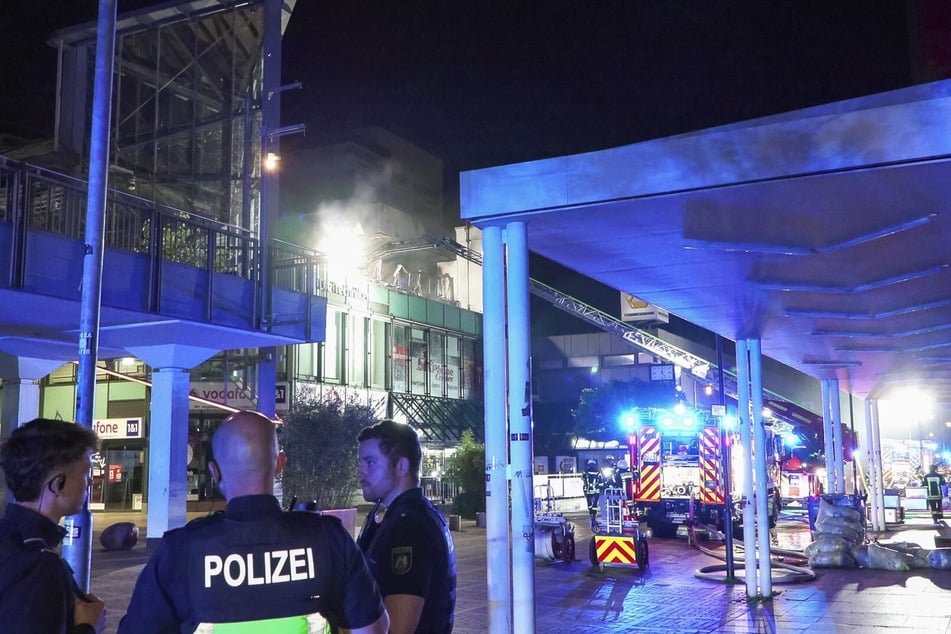 Anrufer hatten die Leitstelle der Feuerwehr auf die Rauchentwicklung in der Fußgängerzone aufmerksam gemacht.