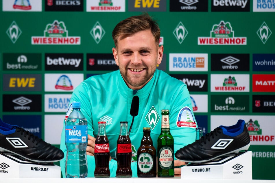 Hat gut lachen: Werder-Stürmer Niclas Füllkrug (29) wurde von Bundestrainer Hansi Flick (57) für die Weltmeisterschaft in Katar nominiert.