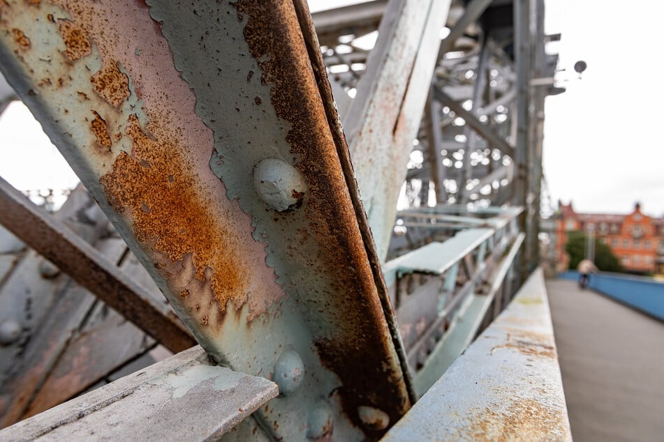 Massiver Rost: Die Sanierung der Brücke musste aufgrund eines Rechtsstreits unterbrochen werden.