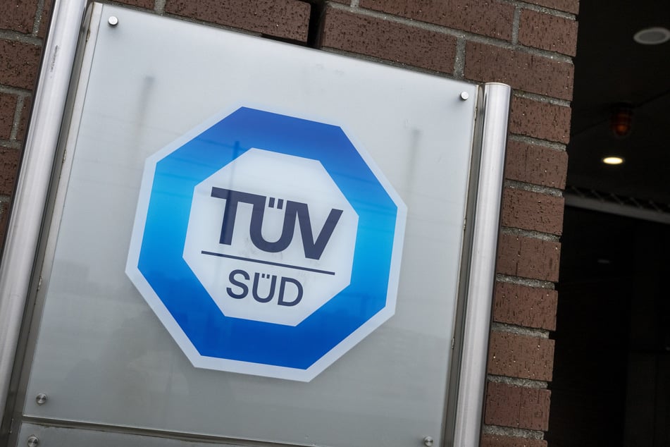 Der Polizist wollte den TÜV-Prüfer bestechen. (Archivfoto)