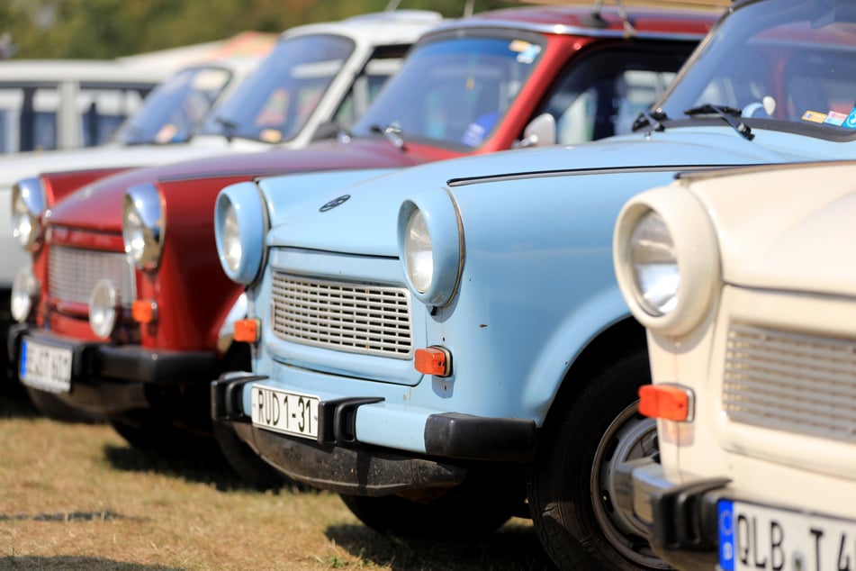 Neben Autos werden auch DDR-Landwirtschaftsmaschinen ausgestellt.