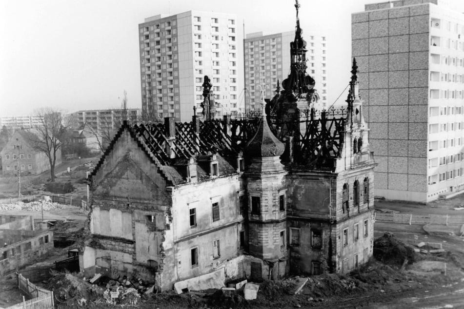 So sah das Schloss nach dem Brand von 1980 aus. Später wurde es abgerissen.