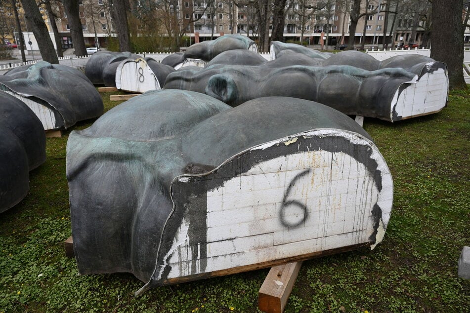 Die Skulptur wurde Anfang dieser Woche in Abschnitte geteilt und wird heute nach Bratislava abtransportiert.