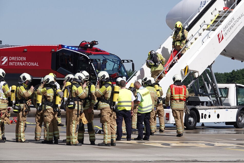 Dresden: Feuerwehr am Flughafen Dresden! Was ist da los?