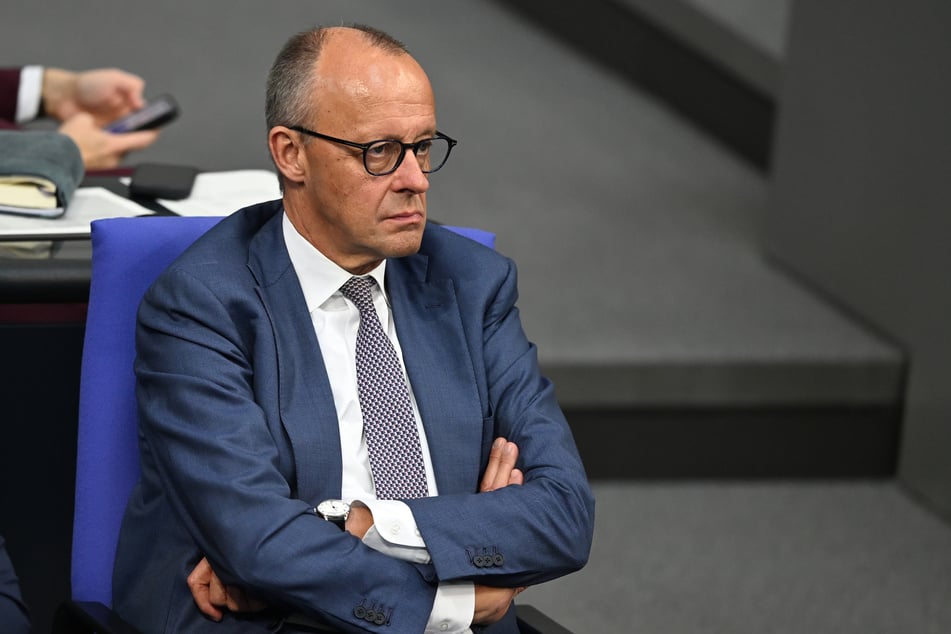Bundeskanzler Friedrich Merz (70, CDU) vermutet bei der Wahl eines AfD-Landtagspräsidenten eine "False-Flag-Operation".