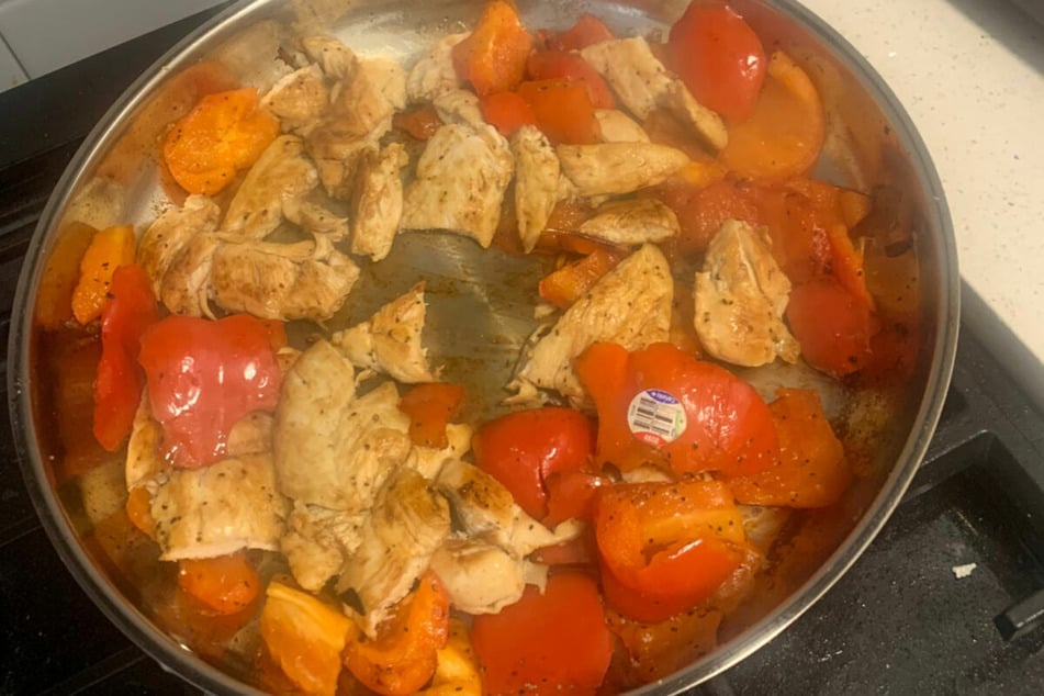 Cooking fail goes viral on Twitter as man completely mucks up a simple meal