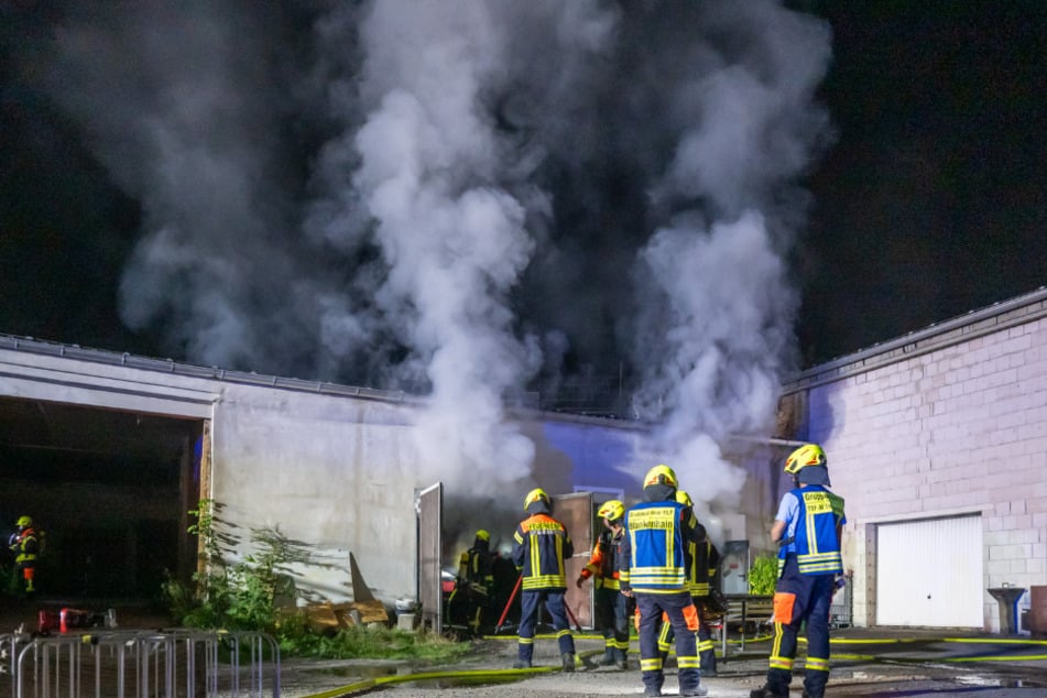 Die Löscharbeiten dauerten bis in die frühen Morgenstunden.