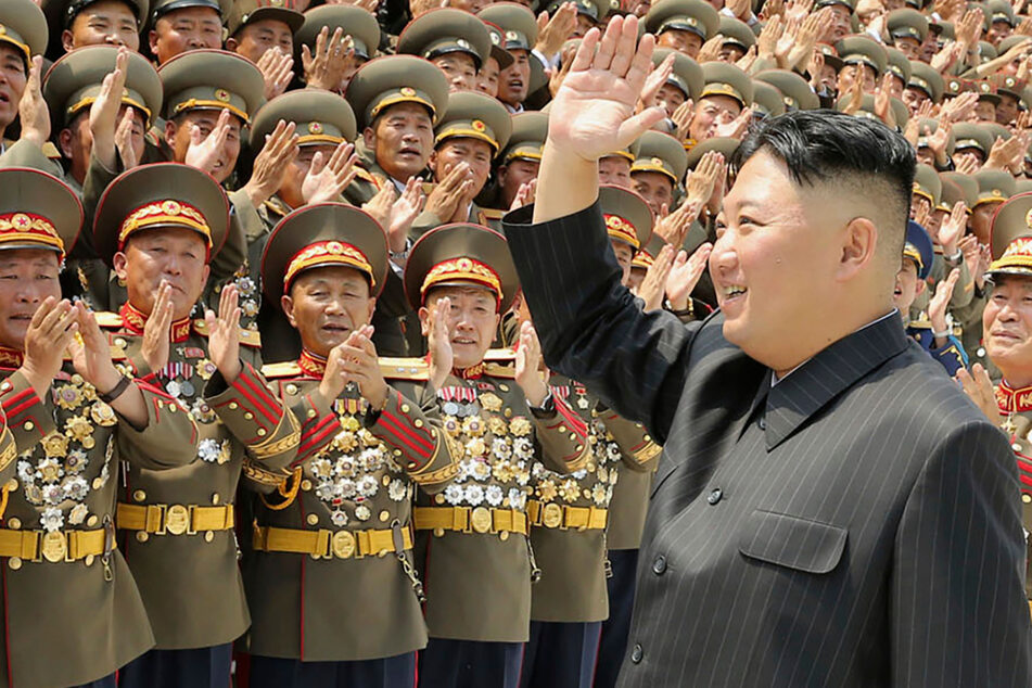 Kim Jong-Un mit mysteriösem Fleck am Hinterkopf gesichtet