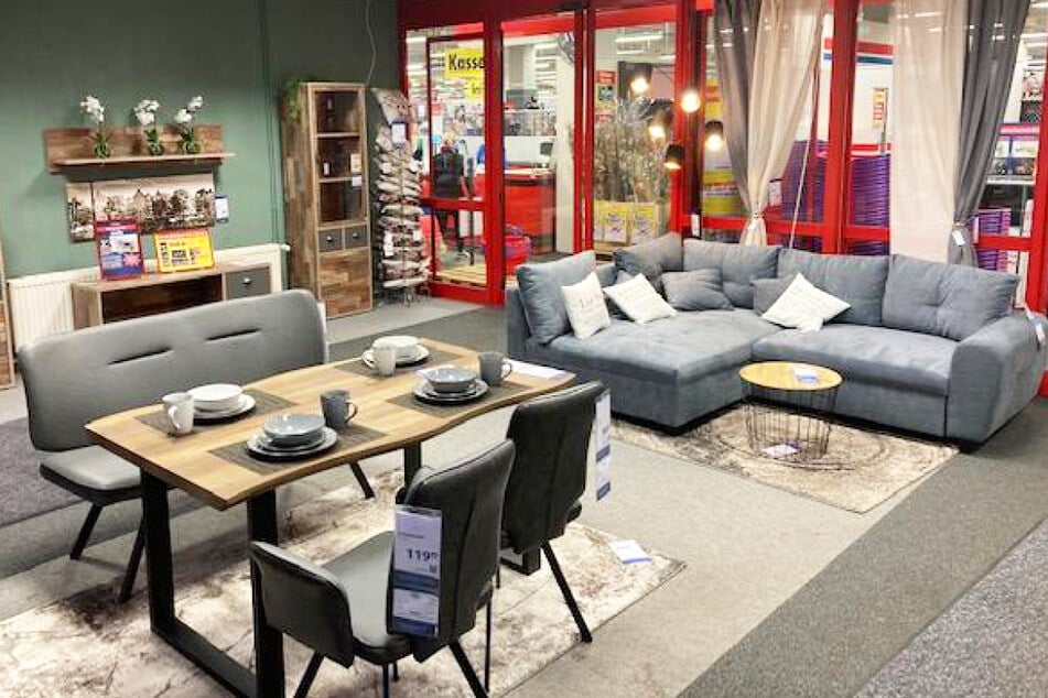 ROLLER in Schwentinental bleibt am Sonntag (9.11.) geöffnet und gibt hohe Rabatte auf alle Möbel.¹