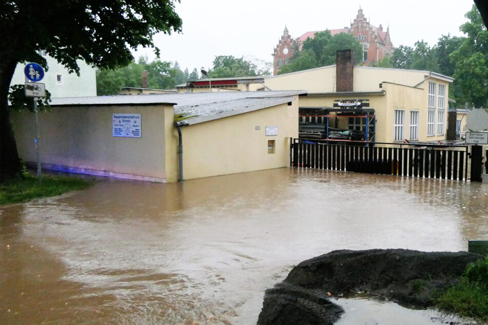 Grundstücke werden geflutet! Regenrückhaltebecken an Grimmaer Klinik zu klein