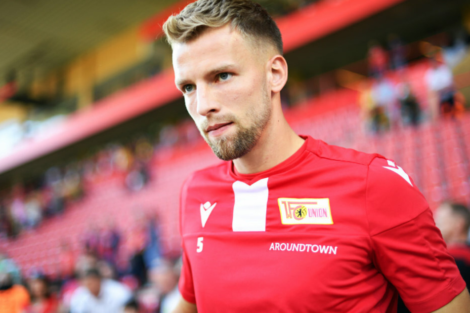 Marvin Friedrich (25) von Union Berlin steht im Stadion.