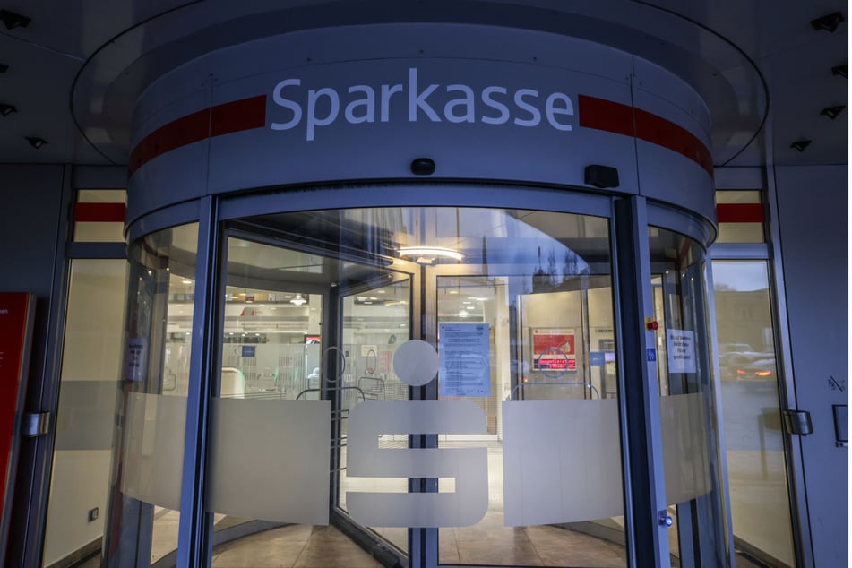 Millionenbeute in Gelsenkirchen: Sparkassen-Filiale bleibt weiter zu