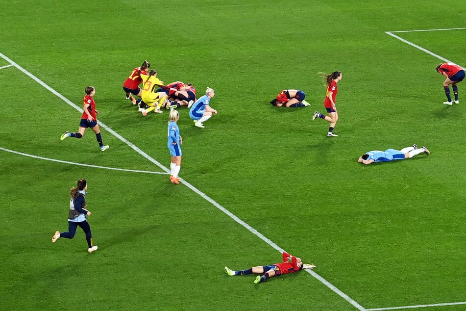 England players collapse in despair, while Spain celebrates its unlikely first World Cup title.