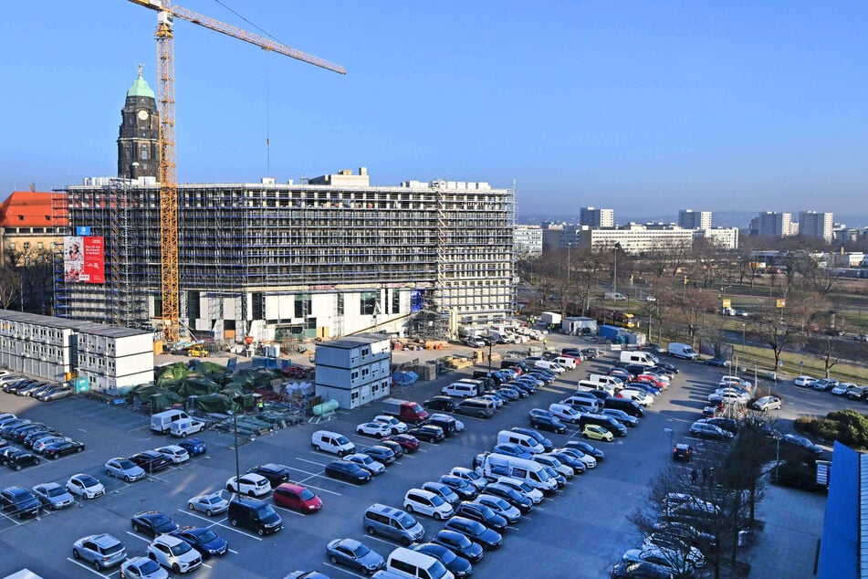 Das neue Verwaltungszentrum am Ferdinandplatz: Die FW wollen den Stellenzuwachs bei der Stadt bremsen.
