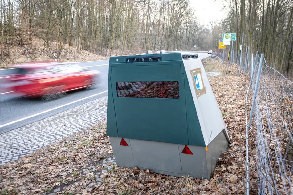 Ein Superblitzer steht derzeit an der B172, direkt unterhalb der Festung Königstein.