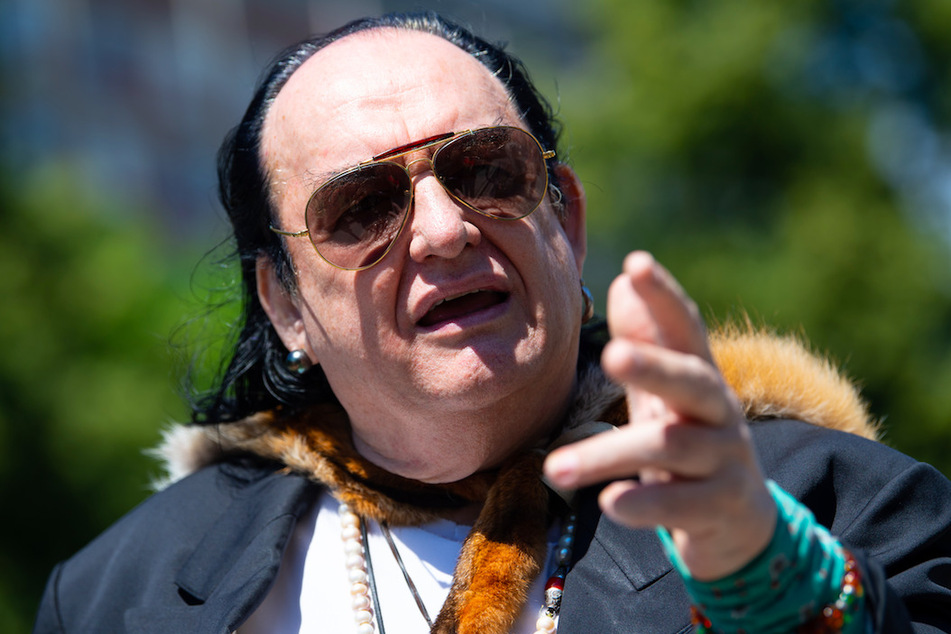 Willy Michl, Liedermacher, nimmt an einer Pressekonferenz teil.