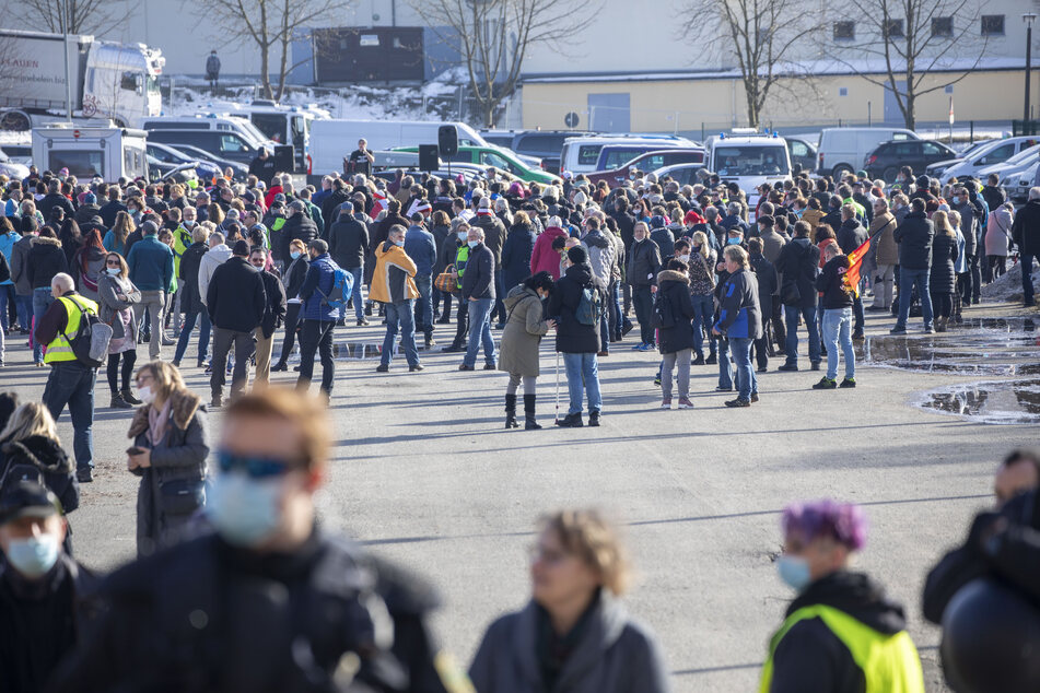 In Annaberg-Buchholz fand am Samstag eine Corona-Demo statt. Hunderte "Querdenker" waren gekommen.