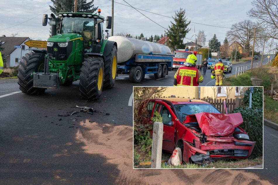 Vollsperrung nach heftigem Unfall in Sachsen: Auto kracht mit Traktor zusammen