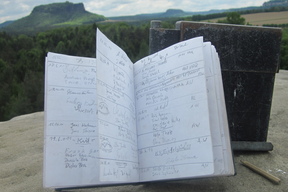 Ein Gipfelbuch in der Blechdose wurde erstmals 1893 im Bielatal platziert.