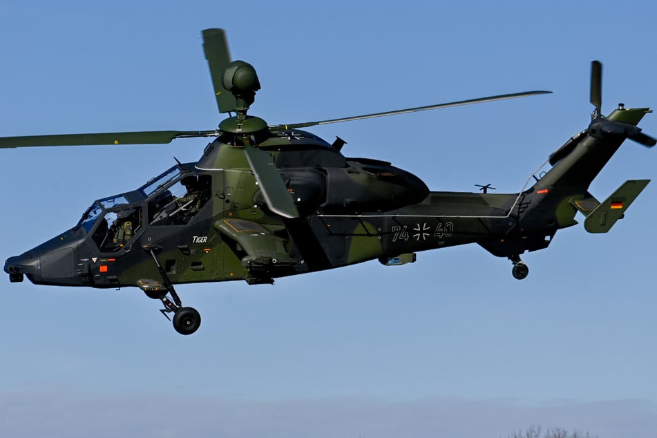 Nachtflüge von Kampfhubschraubern stehen an. (Archivfoto)