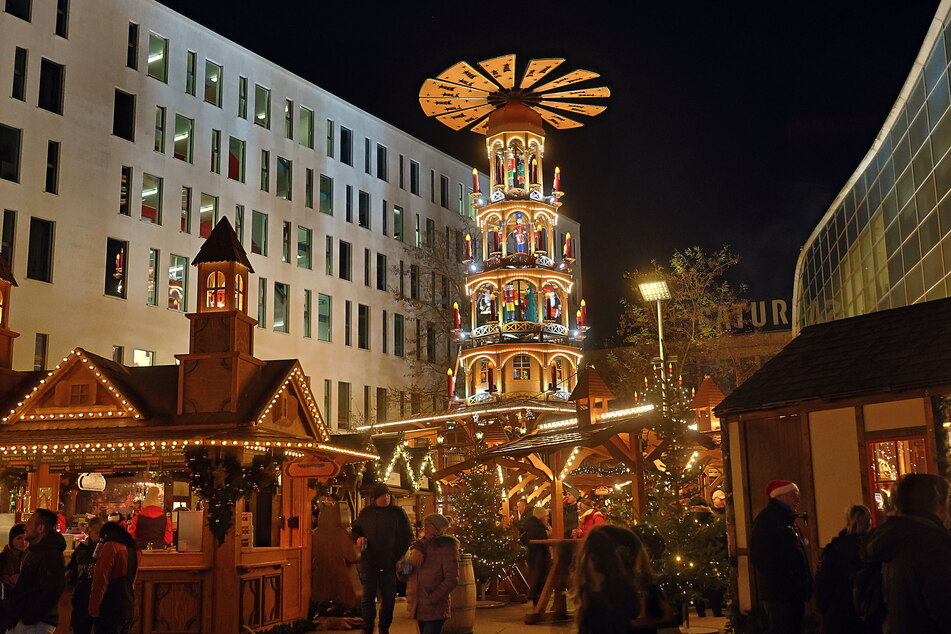 Auch am letzten Tag war der Weihnachtsmarkt gut besucht. Auf dem Düsseldorfer Platz kann noch bis zum 5. Januar die festliche Stimmung genossen werden.