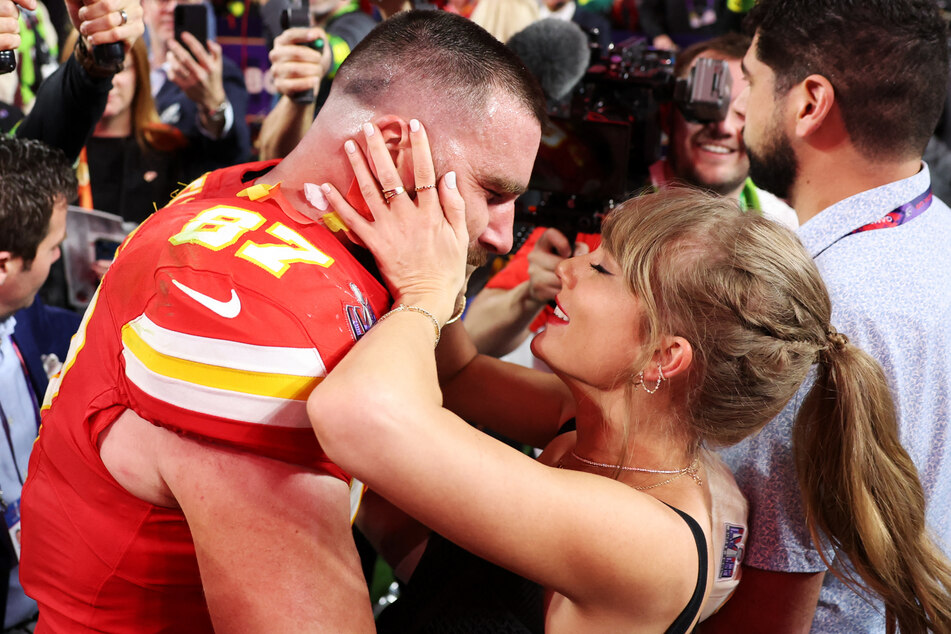 Travis Kelce's (l.) legal team has stepped in after a fake document purporting to be a "breakup plan" for the athlete and girlfriend Taylor Swift went viral.