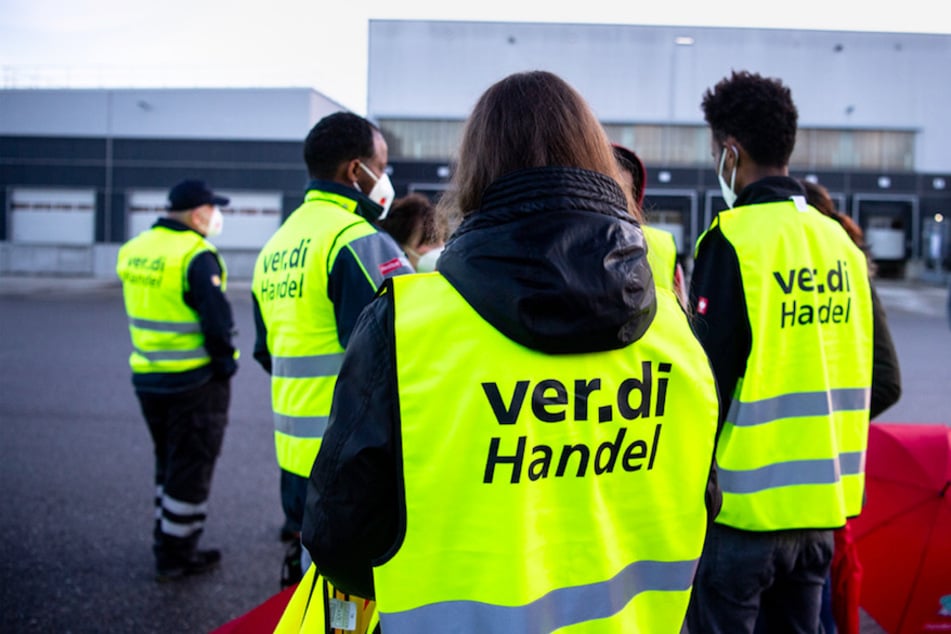 In der Tarifrunde im bayerischen Groß- und Einzelhandel hat die Gewerkschaft Verdi die Supermarkt-Belegschaft zu Warnstreiks aufgerufen.