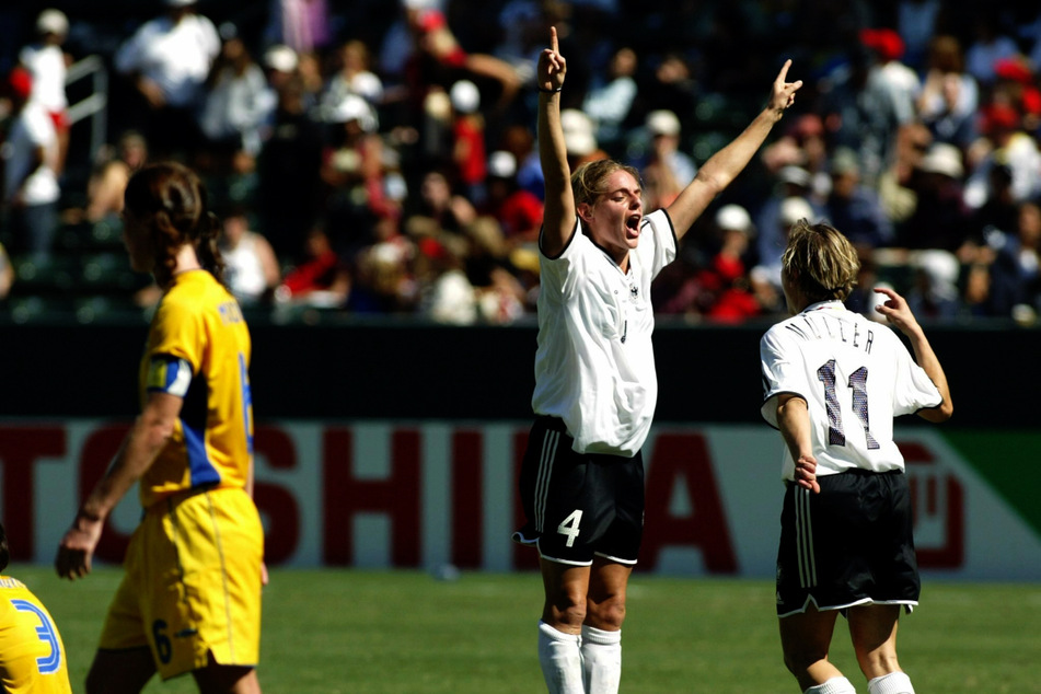 2003 sorgte Nia Künzer (M.) mit ihrem Golden Goal zum 2:1 im Finale der WM gegen Schweden für den ersten deutschen Titel.