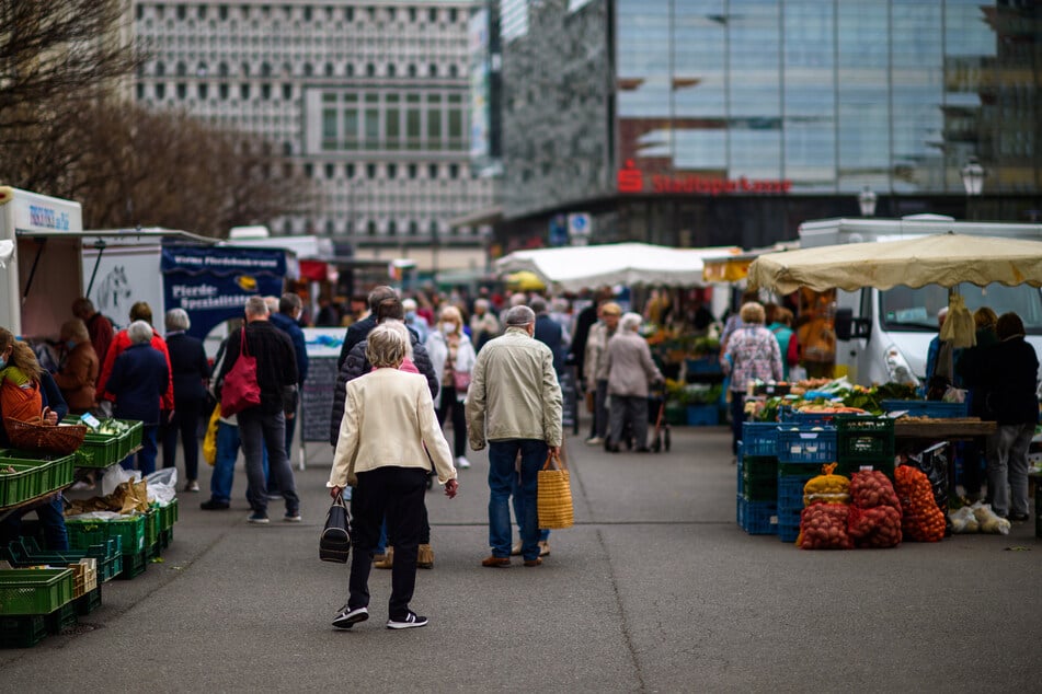 Der Magdeburger Wochenmarkt muss vorübergehend umziehen. (Archivfoto)