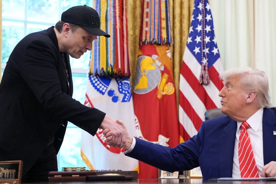Elon Musk (r.) said Friday he would remain a "friend and advisor" to Donald Trump, as the president hosted an Oval Office farewell for the Tesla CEO.