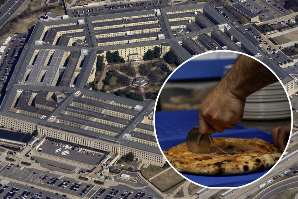 Der sogenannte "Pentagon Pizza Index" ist bereits seit den 1980er Jahren bekannt.