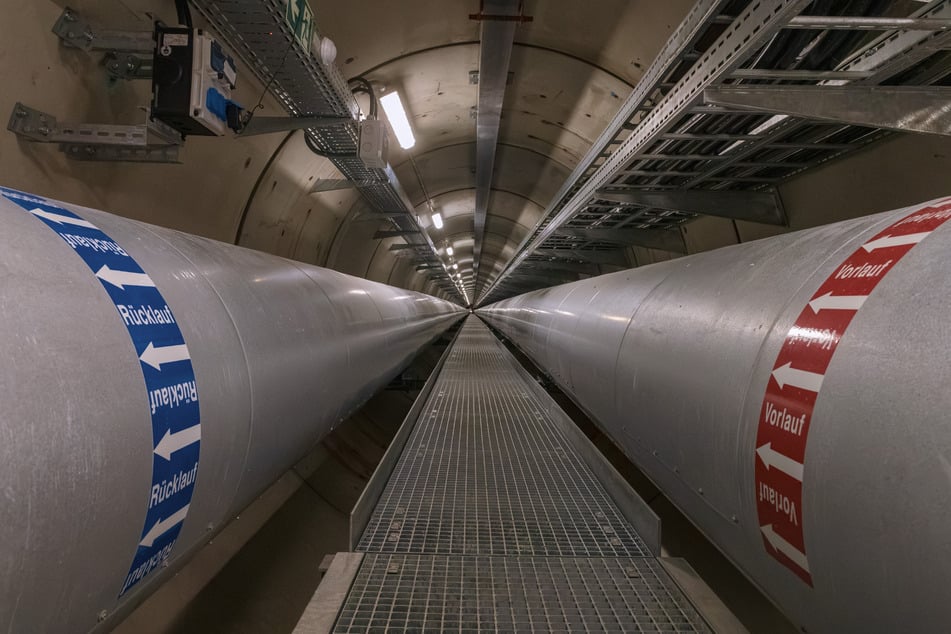 Die beiden Fernwärmeleitungen sind bereits gefüllt: Der Versorgungstunnel ist rund 280 Meter lang und etwa 19 Meter tief.