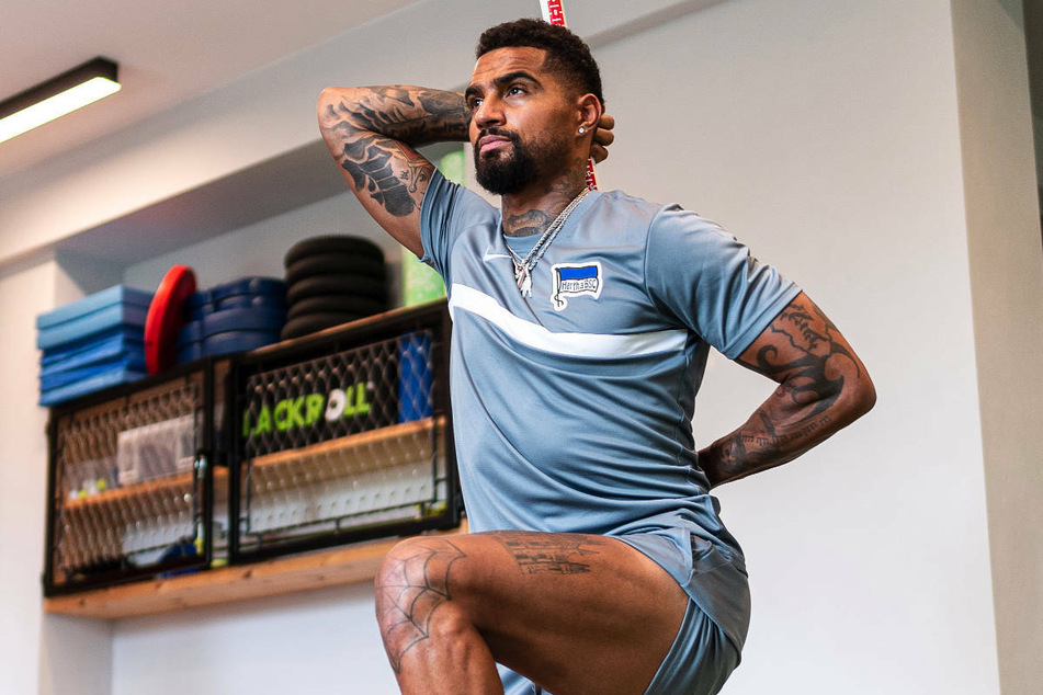 Kevin-Prince Boateng (34) absolviert den Medizin-Check bei Hertha BSC. Am Montag hat der Neuzugang der Berliner an den Leistungstests teilgenommen.