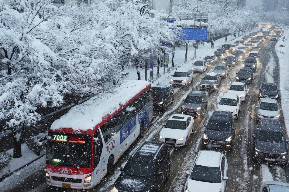 Viele Menschen versuchen aus Seoul zu flüchten, um sich in Sicherheit zu bringen.