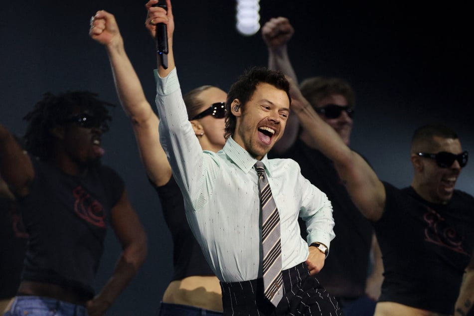 Harry Styles got the hype for his new album rolling with a performance of its lead single, Aperture.