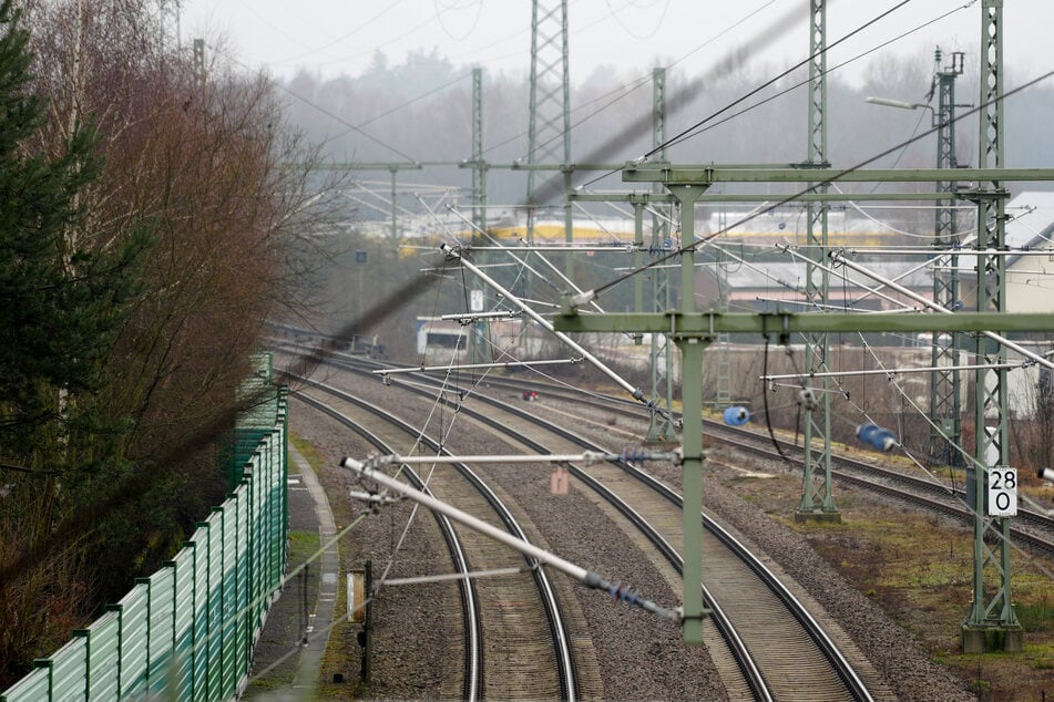 Das sollte eigentlich jedem klar sein: Das Betreten von Gleisanlagen ist für Unbefugte strikt verboten - und lebensgefährlich!