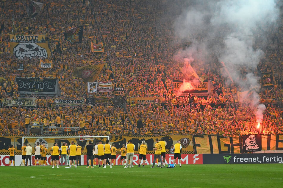 Die Dynamo-Fans zündeten beim Pokalspiel gegen Mainz Pyrotechnik.