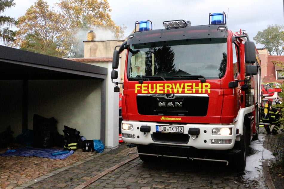 Leipzig: Feuerwehreinsatz in Taucha: Dachstuhl fängt bei Bauarbeiten Feuer