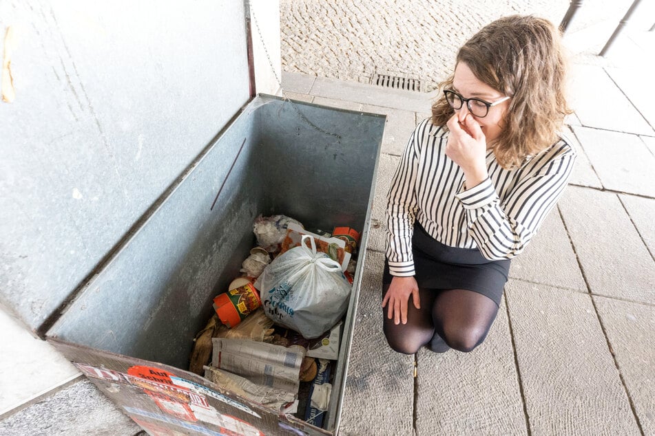 Nase zu und durch: Ein alter Zeitungskasten wurde zum Mülleimer für allerhand Rückstände degradiert.