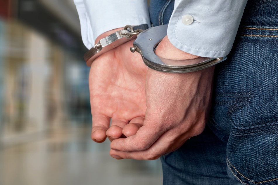 Bei Durchsuchungen nahm die Polizei am Donnerstag einen Juwelier in Wuppertal fest (Symbolbild).