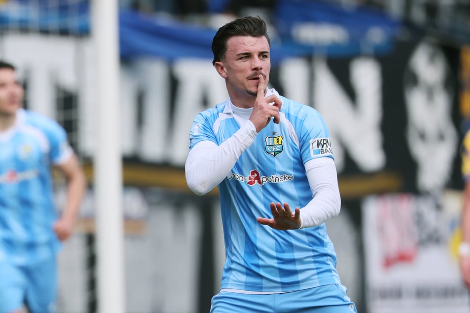 Wem galt die Geste? Leon Damer wollte die Aktion nach dem Jena-Spiel nicht auflösen.