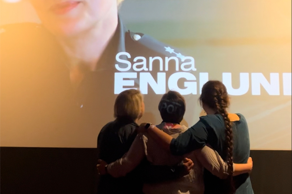 Die Organisatoren Anja, Desi und Tammy beim der ersten Kinovorstellung zweier "Notruf Hafenkante"-Folgen im Rahmen des ersten Fan-Wochenendes im Mai 2023.