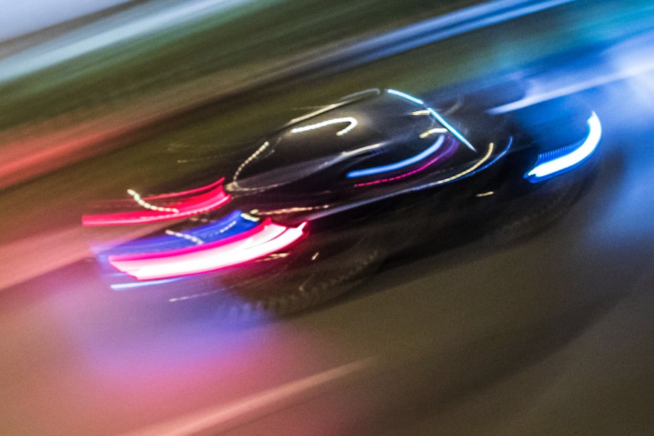 Flensburg lässt grüßen: Mann rast mit 150 km/h über Leipziger Ampel